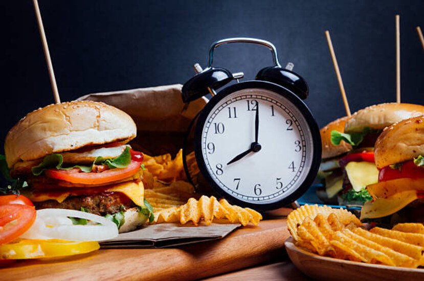 Late Night Fast Food Guide: Healthy Options & Sleep Tips